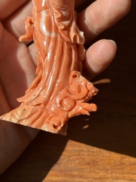 A Chinese red coral sculpture of Shoulao, 19/20th C.