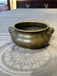 A Chinese bronze censer with lion handles, Xuande mark, 17/18th C.