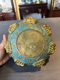 A Chinese gilt and champlev&eacute; enamelled bronze bowl with Buddhas in relief, 19/20th C.