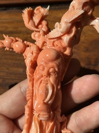 A Chinese red coral sculpture of Shoulao, 19/20th C.