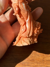 A Chinese red coral sculpture of Shoulao, 19/20th C.