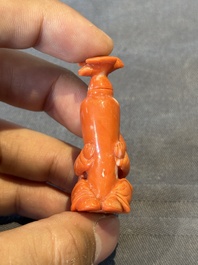 A Chinese carved red coral 'boy and vase' snuff bottle and stopper, 19th C.