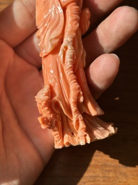 A Chinese red coral sculpture of Shoulao, 19/20th C.