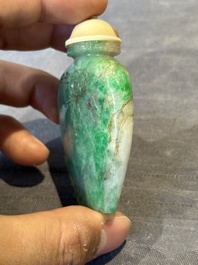 Three Chinese jade snuff bottles, 19/20th C.