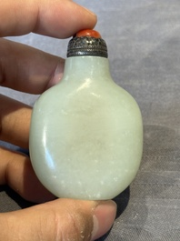 Three Chinese jade snuff bottles, 19/20th C.