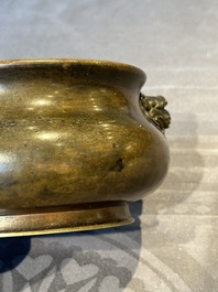 A Chinese bronze censer with lion handles, Xuande mark, 17/18th C.