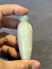 Two Chinese jade snuff bottles, 18/19th C.