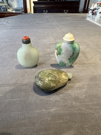 Three Chinese jade snuff bottles, 19/20th C.