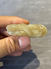 Six Chinese carved jade and agate 'figural' snuff bottles, 19/20th C.