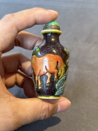 A Chinese overlay Peking glass snuff bottle with horses, Yongzheng mark, 19th C.