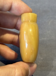 Four Chinese jade and hardstone snuff bottles, 19/20th C.