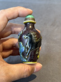 A Chinese overlay Peking glass snuff bottle with horses, Yongzheng mark, 19th C.
