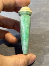 Three Chinese jade snuff bottles, 19/20th C.