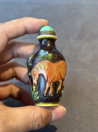 A Chinese overlay Peking glass snuff bottle with horses, Yongzheng mark, 19th C.