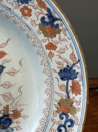 A Dutch Delft Imari-style dish with antiquities, 'AK' mark, 18th C.
