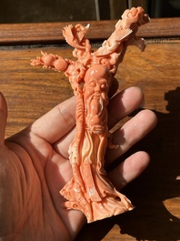 A Chinese red coral sculpture of Shoulao, 19/20th C.