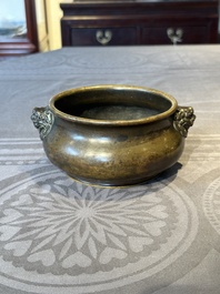 A Chinese bronze censer with lion handles, Xuande mark, 17/18th C.