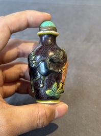 A Chinese overlay Peking glass snuff bottle with horses, Yongzheng mark, 19th C.