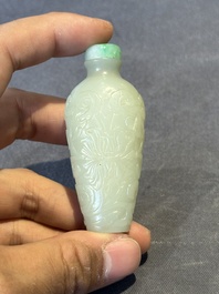 Two Chinese jade snuff bottles, 18/19th C.