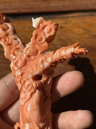 A Chinese red coral sculpture of Shoulao, 19/20th C.