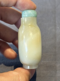 A Chinese white jade snuff bottle with jadeite stopper, 18/19th C.