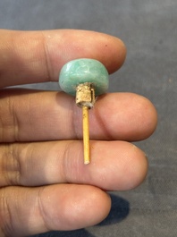 A Chinese white jade snuff bottle with jadeite stopper, 18/19th C.