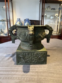 An inscribed Chinese archaistic bronze food vessel, 'gui 簋', Ming