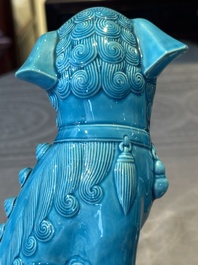 A Chinese famille verte black-ground vase and a pair of turquoise-glazed Buddhist lions, 19/20th C.