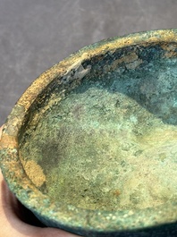 A Chinese archaic bronze tripod food vessel, 'li 鬲', late Western Zhou/early Eastern Zhou