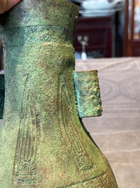 A large bronze arrow vase, 'touhu 投壺', Song/Yuan