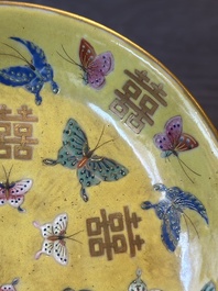 A pair of Chinese yellow-ground famille rose plates with butterfly design, Tongzhi mark, 20th C.
