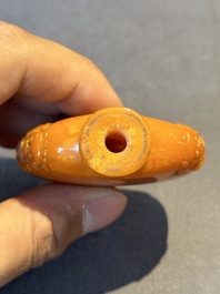 A rare Chinese amber lion-handled snuff bottle, 19th C.