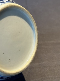 A Chinese blue and white covered jar with floral design, Kangxi