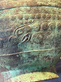 A large bronze arrow vase, 'touhu 投壺', Song/Yuan