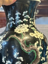A Chinese famille verte black-ground vase and a pair of turquoise-glazed Buddhist lions, 19/20th C.
