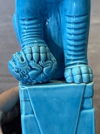 A Chinese famille verte black-ground vase and a pair of turquoise-glazed Buddhist lions, 19/20th C.
