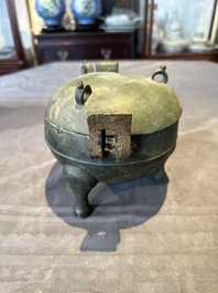 Two Chinese archaic bronze food vessels, 'ding 鼎', Han