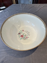 A rare and large Chinese Canton famille rose 'mandarin subject' bowl, Hua Xuan 花軒 and Ju Qing 居清 mark, Qianlong
