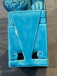 A Chinese famille verte black-ground vase and a pair of turquoise-glazed Buddhist lions, 19/20th C.