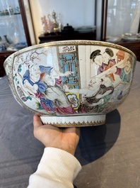 A rare and large Chinese Canton famille rose 'mandarin subject' bowl, Hua Xuan 花軒 and Ju Qing 居清 mark, Qianlong