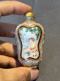 Seven various Chinese snuff bottles, Qianlong mark, 19/20th C.