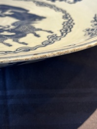 A large Chinese blue and white 'Bleu de Hue' dish for the Vietnamese market, Shi De Ding Zhi 世德定製 mark, 19th C.