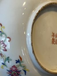 A pair of Chinese yellow-ground famille rose plates with butterfly design, Tongzhi mark, 20th C.