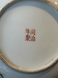 A pair of Chinese yellow-ground famille rose plates with butterfly design, Tongzhi mark, 20th C.
