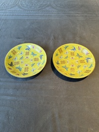 A pair of Chinese yellow-ground famille rose plates with butterfly design, Tongzhi mark, 20th C.