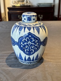 A Chinese blue and white covered jar with floral design, Kangxi