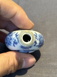 Seven various Chinese snuff bottles, Qianlong mark, 19/20th C.