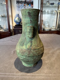 A large bronze arrow vase, 'touhu 投壺', Song/Yuan
