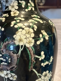 A Chinese famille verte black-ground vase and a pair of turquoise-glazed Buddhist lions, 19/20th C.