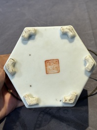 A hexagonal Chinese grisaille covered wine jug and warmer, signed Xinan Xushan 新安旭山, Guangxu mark, 19th C.